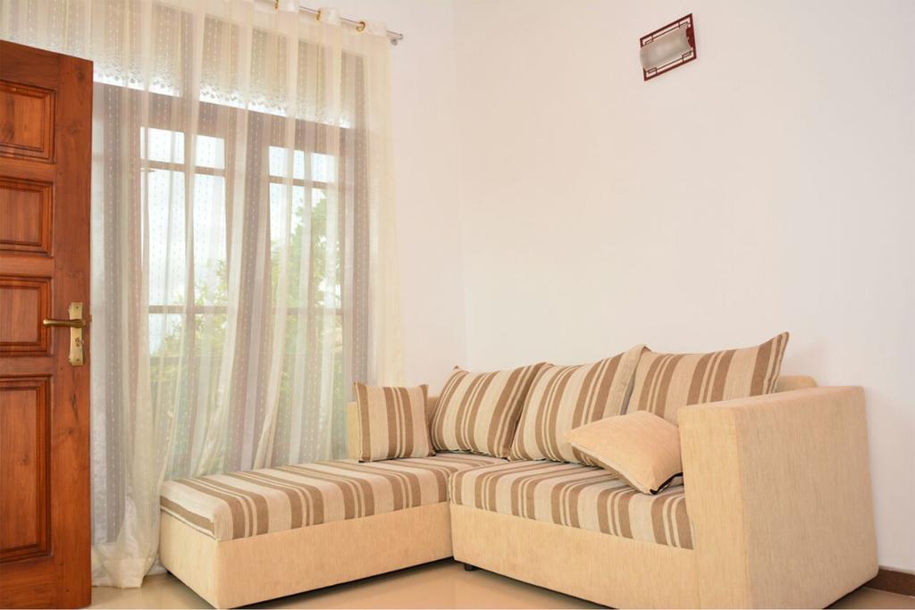 Tropical Garden Hotel Negombo Bagian luar foto