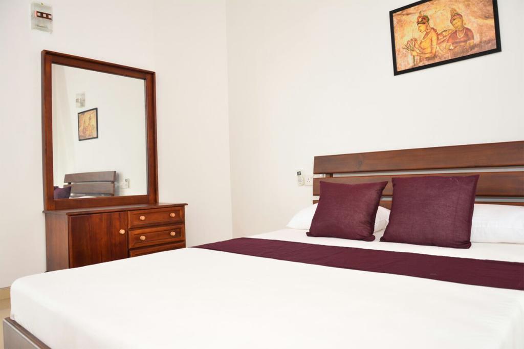 Tropical Garden Hotel Negombo Bagian luar foto